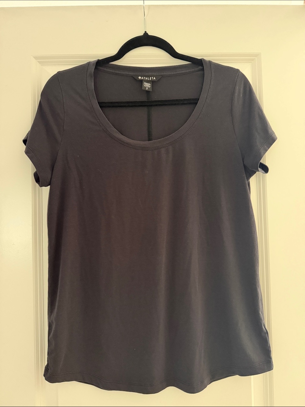 Athleta Women's Short Sleeve Scoop Neck Tee in Charcoal Gray
